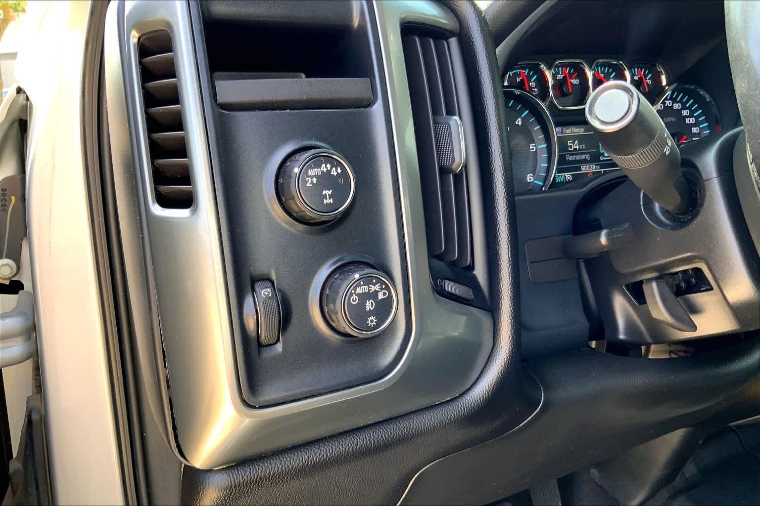 Used 2018 Silver Ice Metallic Chevrolet LT image 36