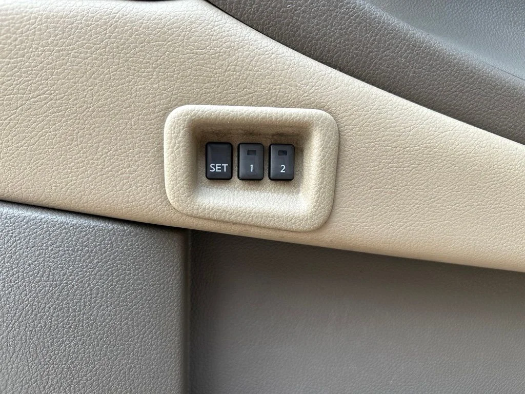 Used 2011 Red Nissan SL image 14