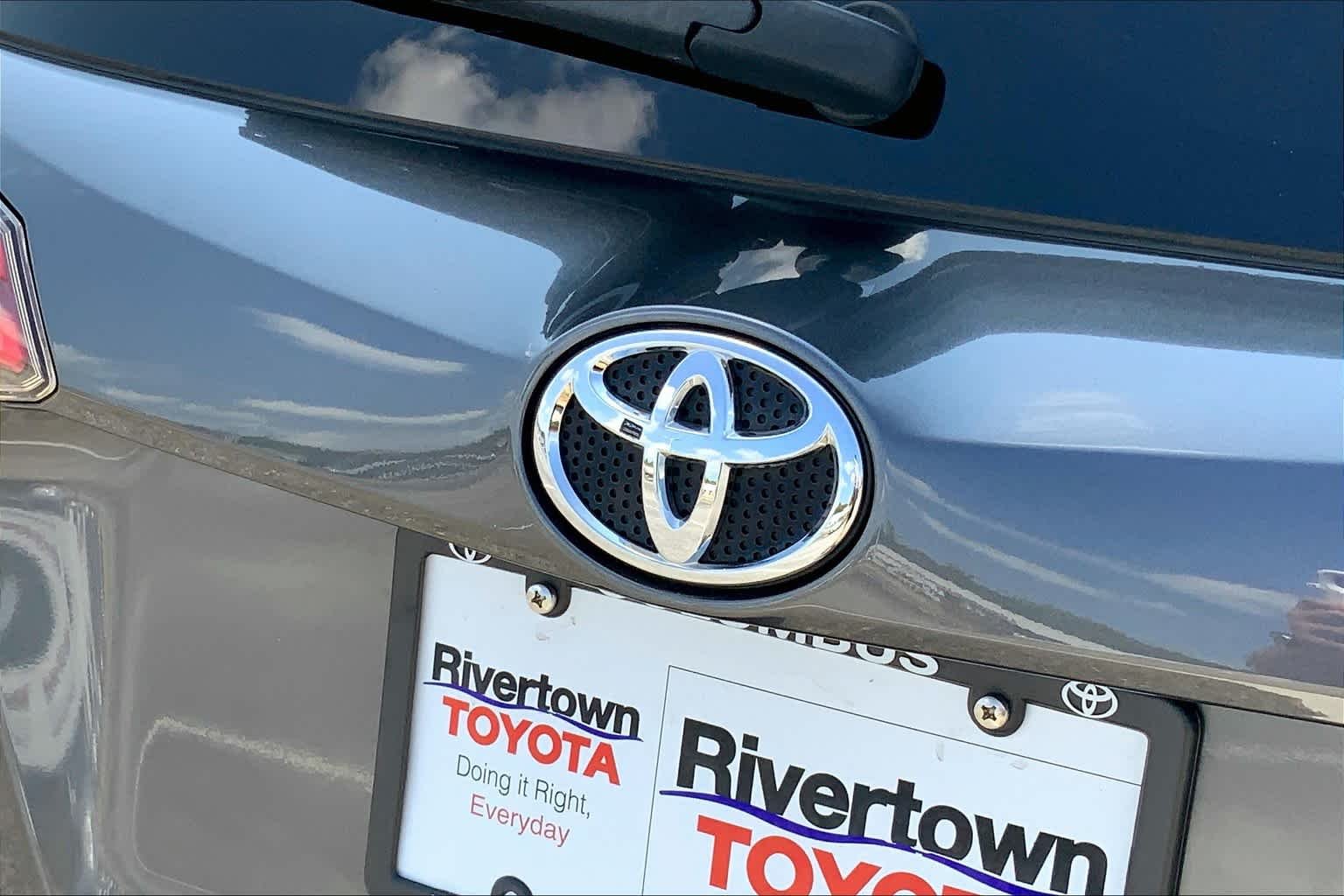 Used 2017 Magnetic Gray Metallic Toyota Platinum image 31