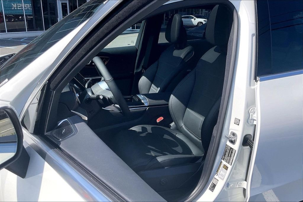 New 2026 Polar White Mercedes-Benz GLC 300 image 9