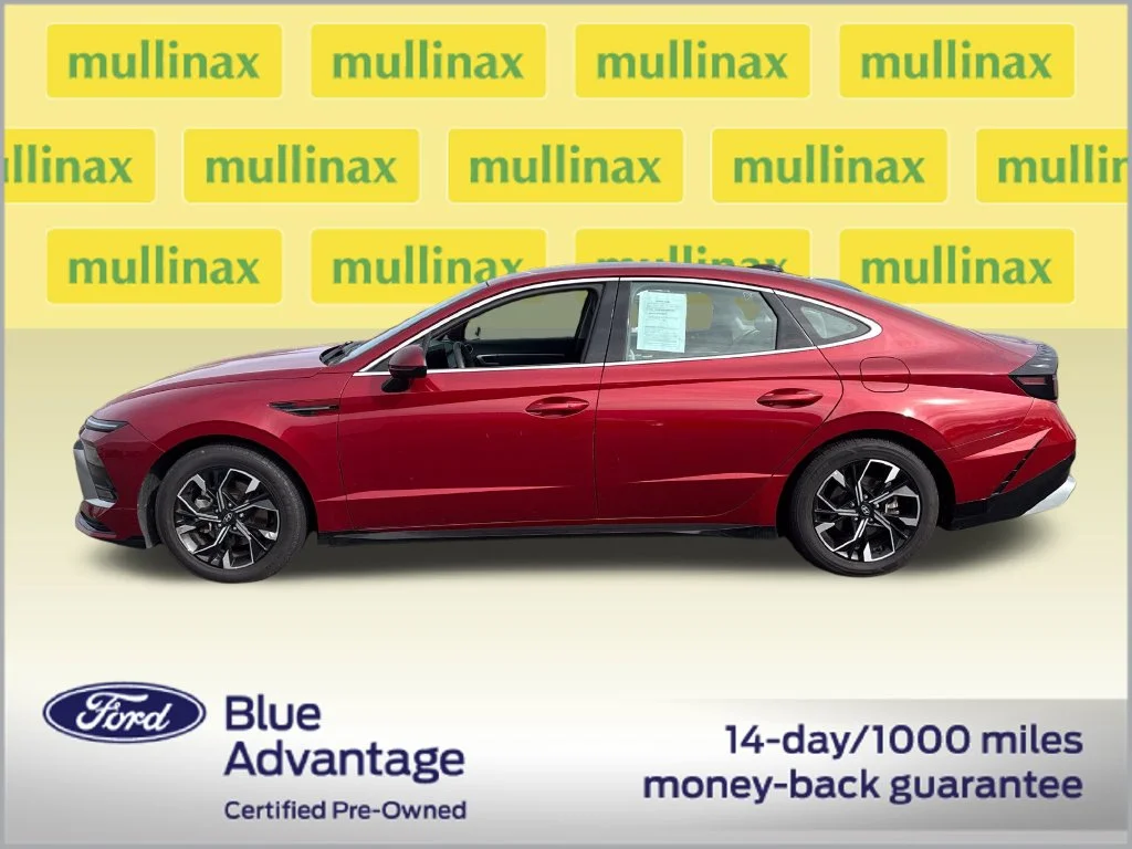Certified Used 2025 Red Hyundai SEL image 12