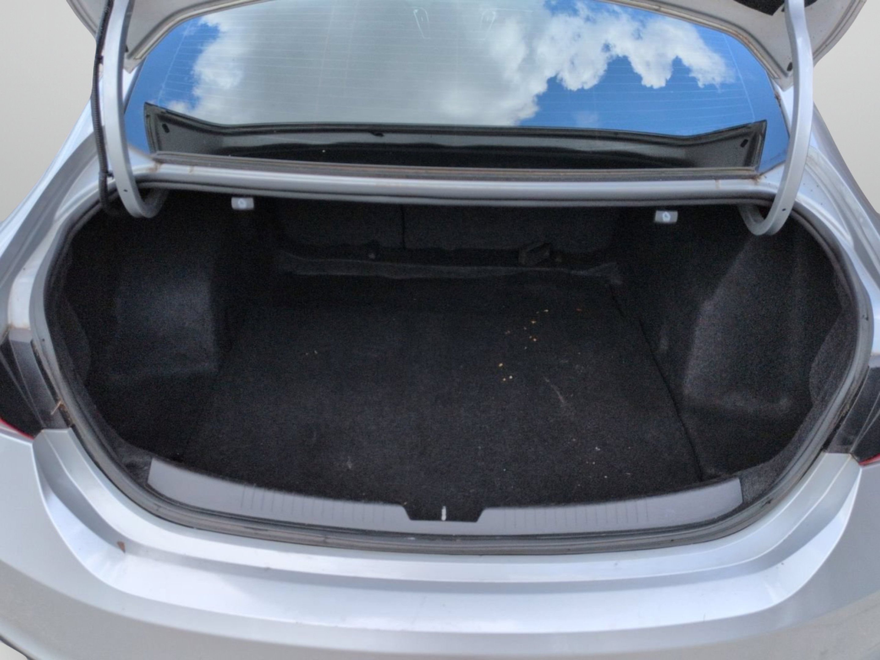 Used 2021 Silver Ice Metallic Chevrolet LT image 10