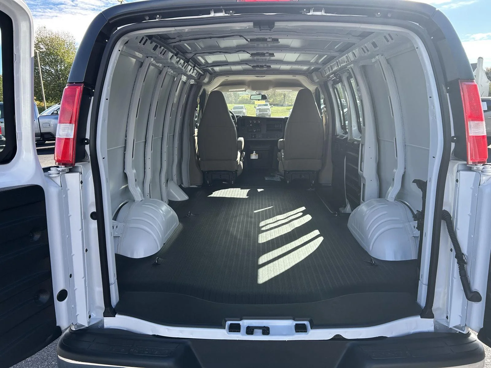 2025 Chevrolet Express Cargo Work Van - Photo 26