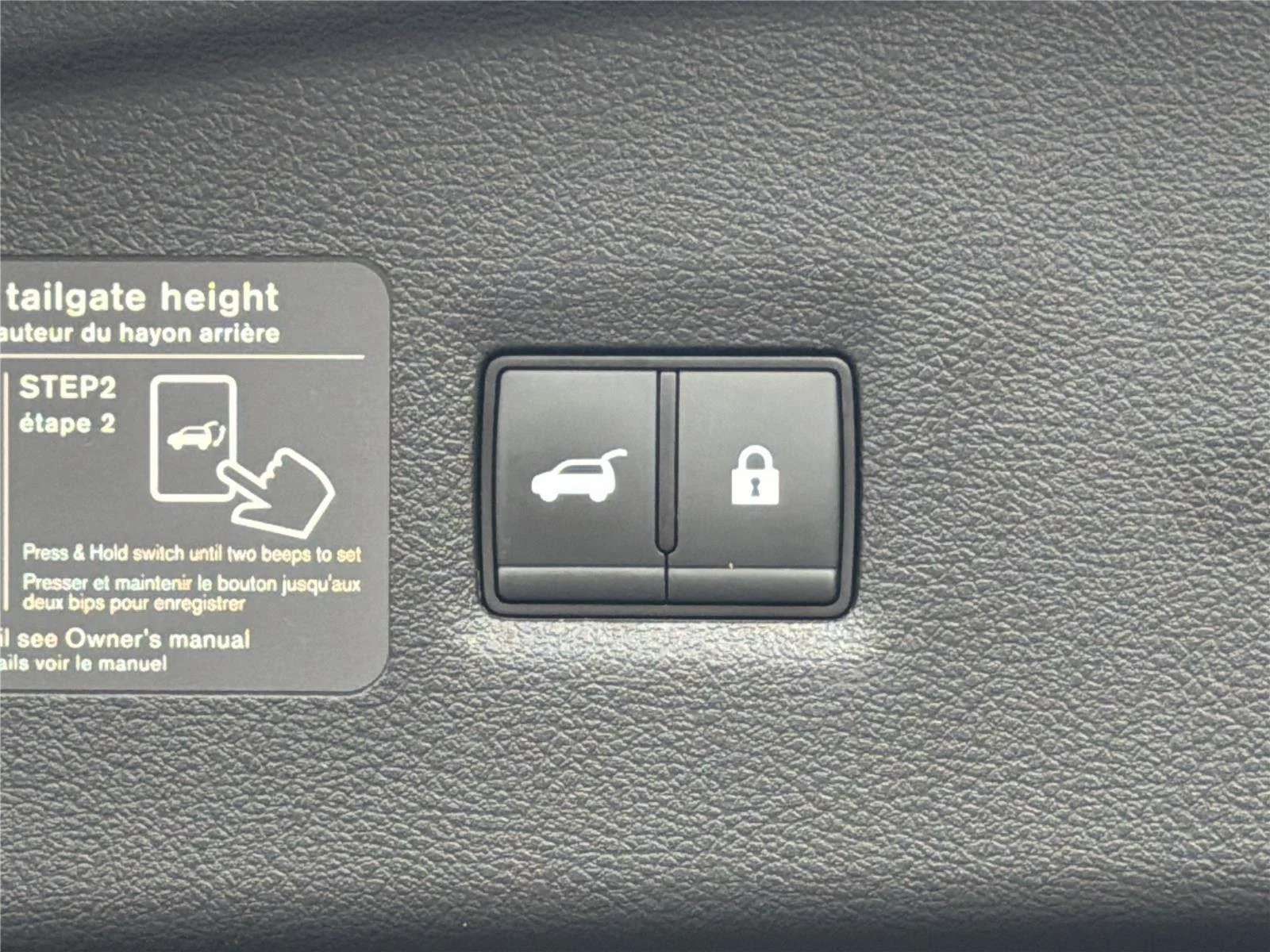 Used 2025 Black Obsidian INFINITI LUXE image 30