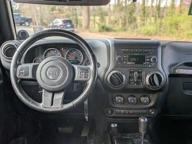 Used 2011 Green Jeep Unlimited Sport image 27