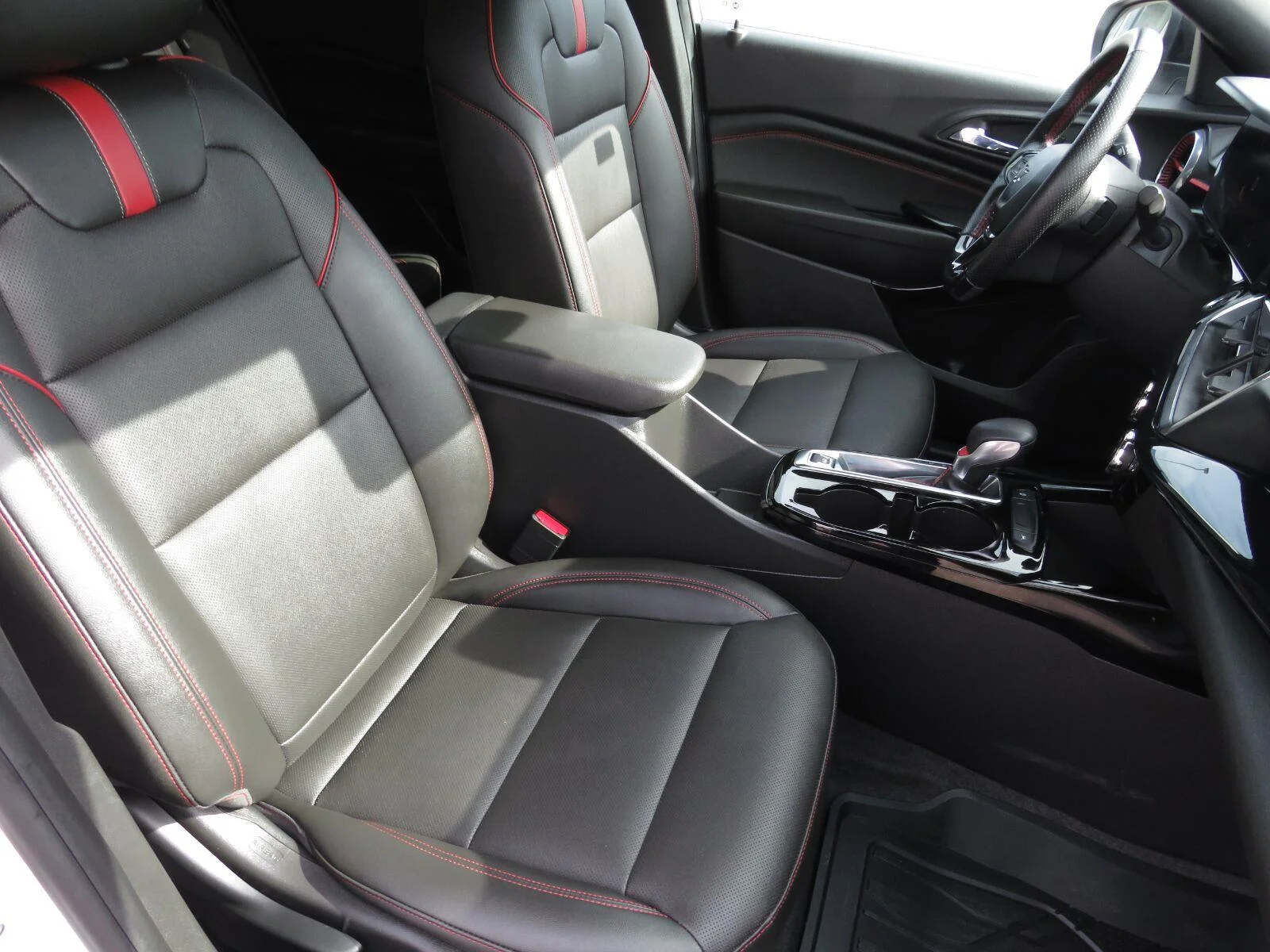 Used 2025 Summit White Chevrolet 2RS image 16