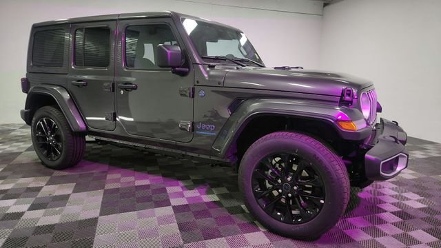 Used 2025 Gray Jeep Sahara 4xe image 25