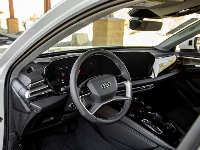 Used 2025 Glacier White Audi  image 17