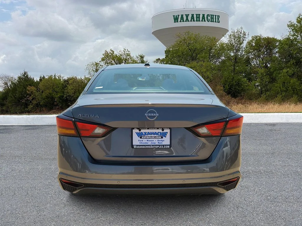Used 2026 Gray Nissan 2.5 SV image 4