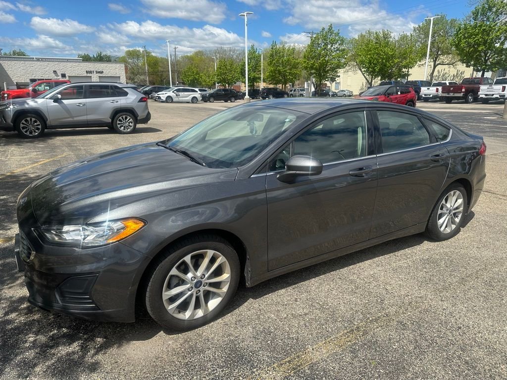 2020 Ford Fusion SE's photo