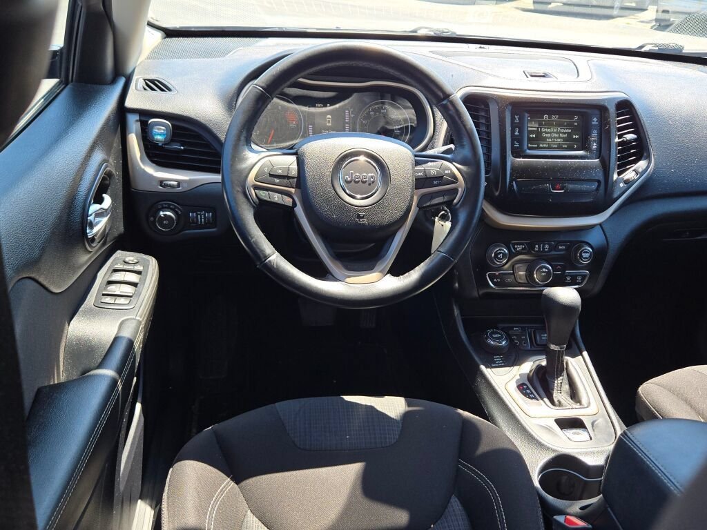 Used 2016 Gray Jeep Latitude image 17