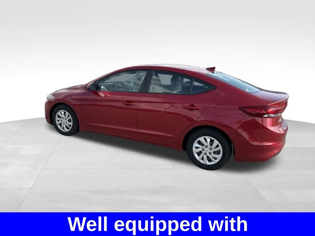 Used 2017 Red Hyundai SE image 3