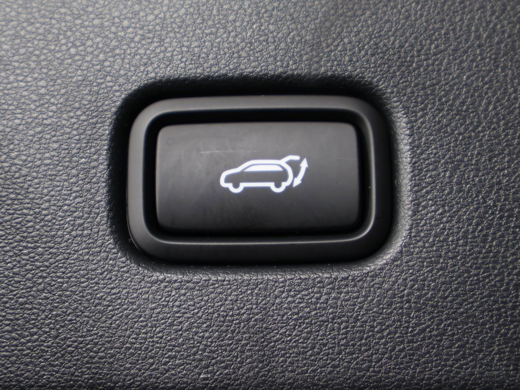 Used 2026 Blue Hyundai SEL Premium image 18