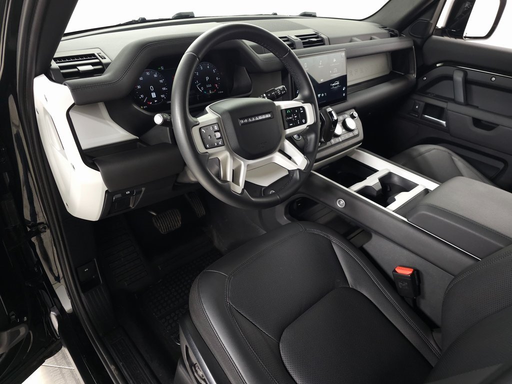2025 LAND ROVER DEFENDER - Image 17
