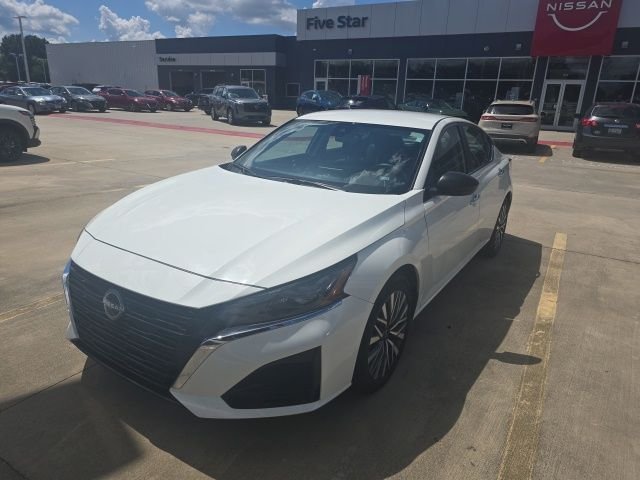 Used 2025 White Nissan 2.5 SV image 3