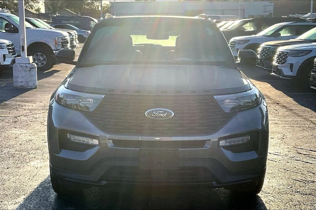 Used 2024 Gray Ford ST-Line image 2