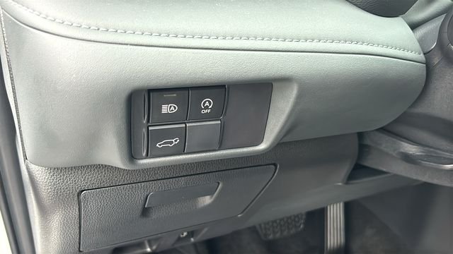 Used 2025 Pearl Toyota LE image 15