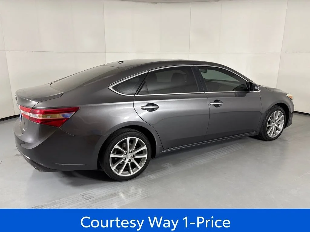 Used 2015 Gray Toyota XLE Touring image 11