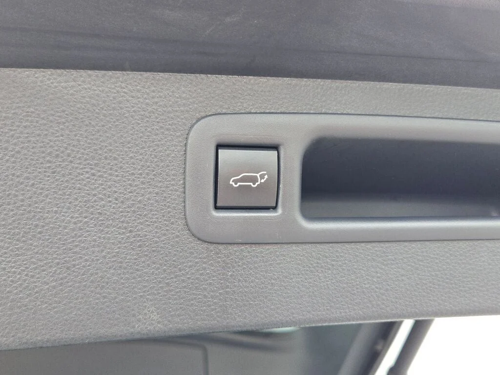 Used 2022 Silver Toyota XLE image 18