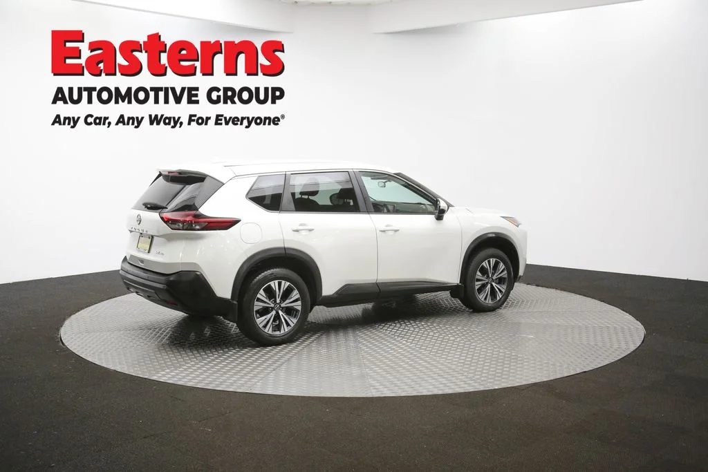 Used 2022 White Nissan SV image 40