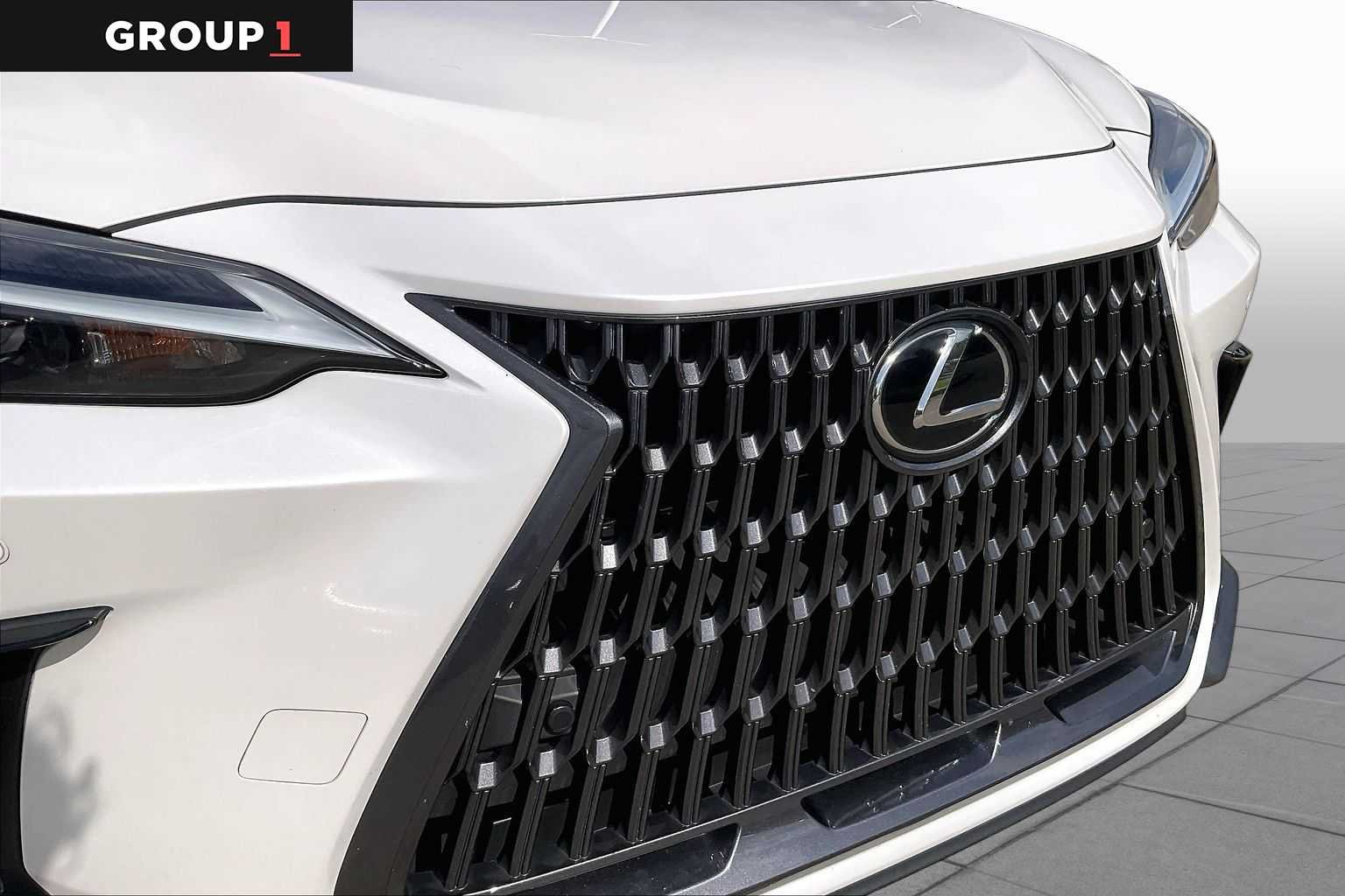 Used 2025 Eminent White Pearl Lexus  image 27
