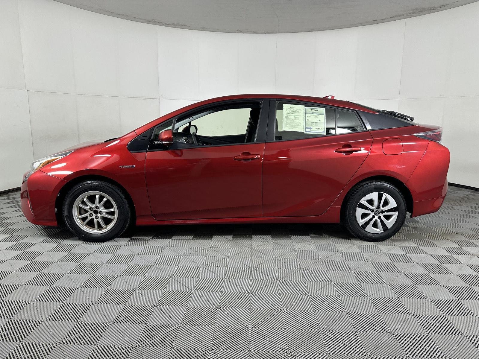 Used 2016 Hypersonic Red Toyota Three image 16