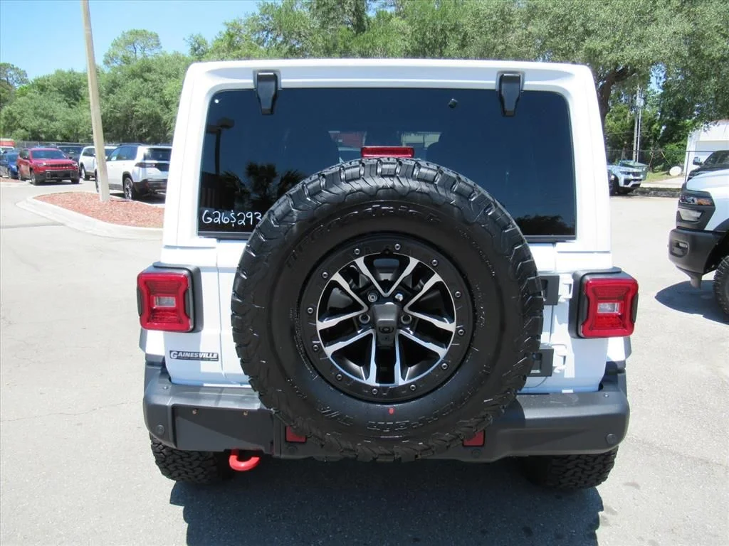 New 2026 Bright White Clear-Coat Exterior Paint Jeep Rubicon X image 7