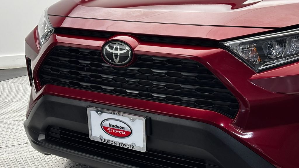 Used 2021 Red Toyota XLE Premium image 2