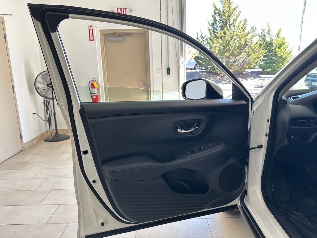Used 2024 Platinum White Pearl Honda LX image 10