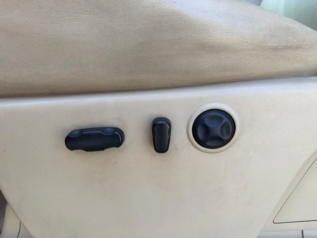 Used 2011 White GMC Denali image 31