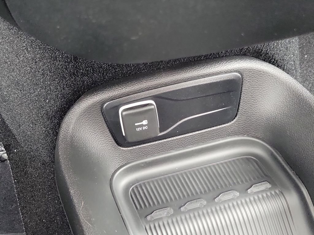 New 2027 Diamond Black Crystal Pearl-Coat Exterior Paint Chrysler Select image 30