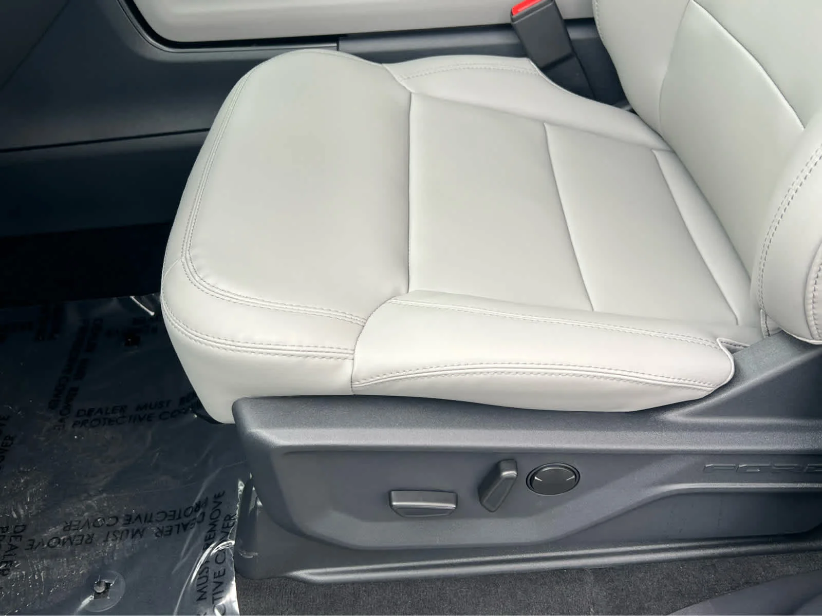 New 2026 Agate Black Metallic Ford MAX Active image 32