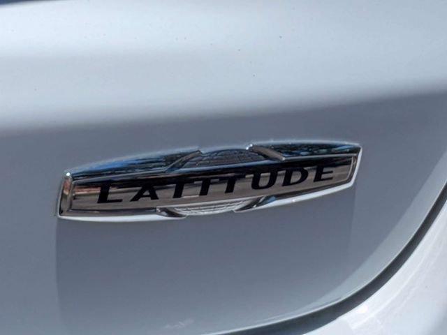 Used 2024 White Jeep Latitude image 11