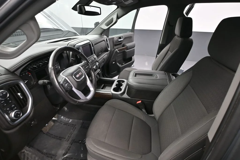 Used 2021 Silver GMC Elevation image 26