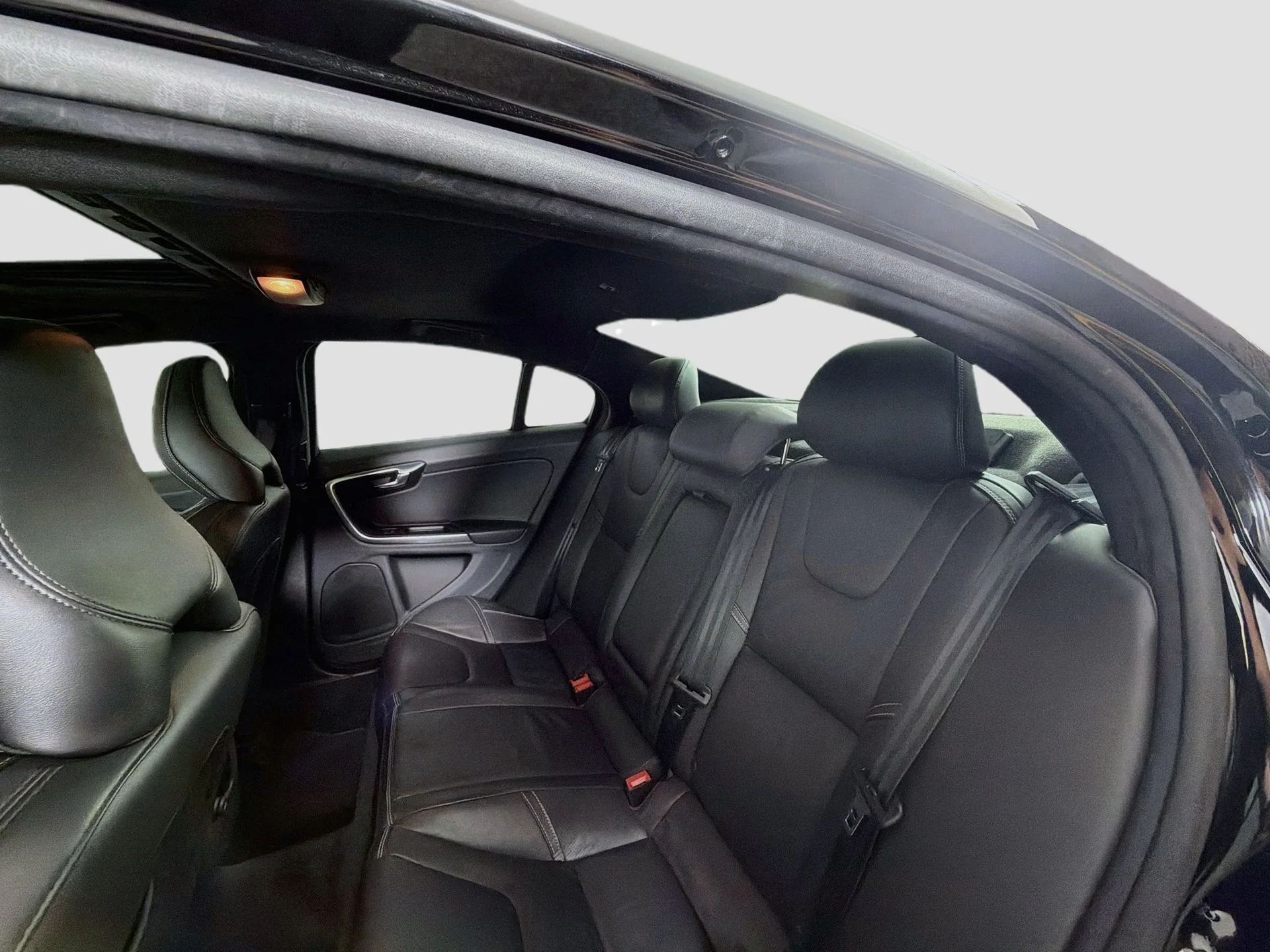 Used 2016 Black Volvo T6 Drive-E R-Design image 26