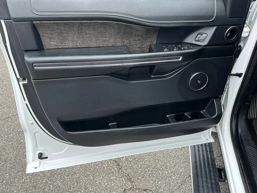 Used 2020 White Ford Limited image 10