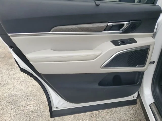 Used 2021 White Kia SX image 25