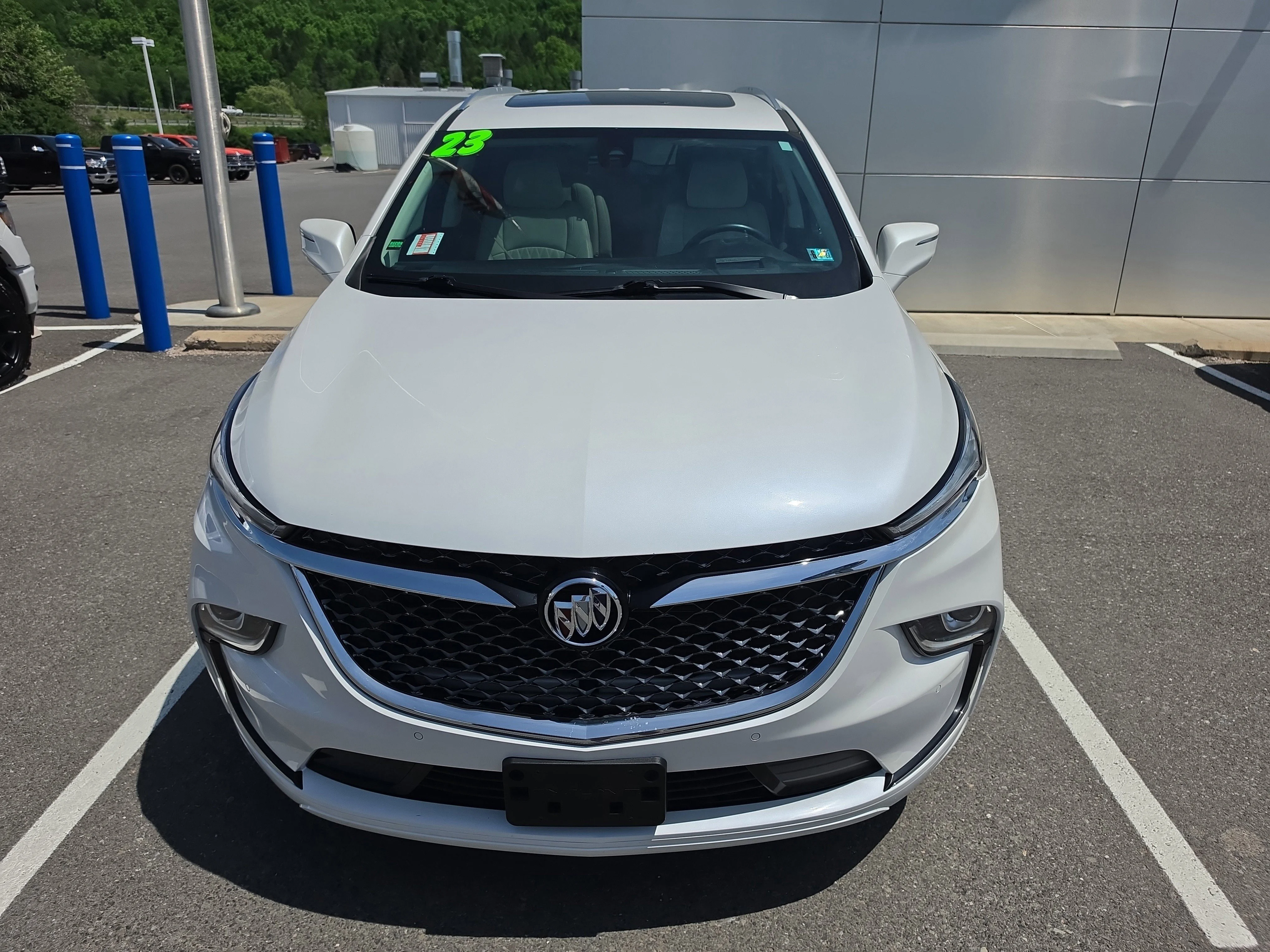 Used 2023 White Frost Tricoat Buick Avenir image 9
