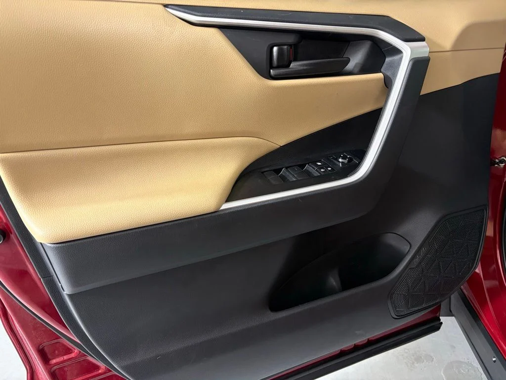Used 2020 Red Toyota LE image 16