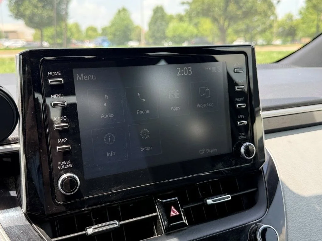 Used 2020 White Toyota SE image 23