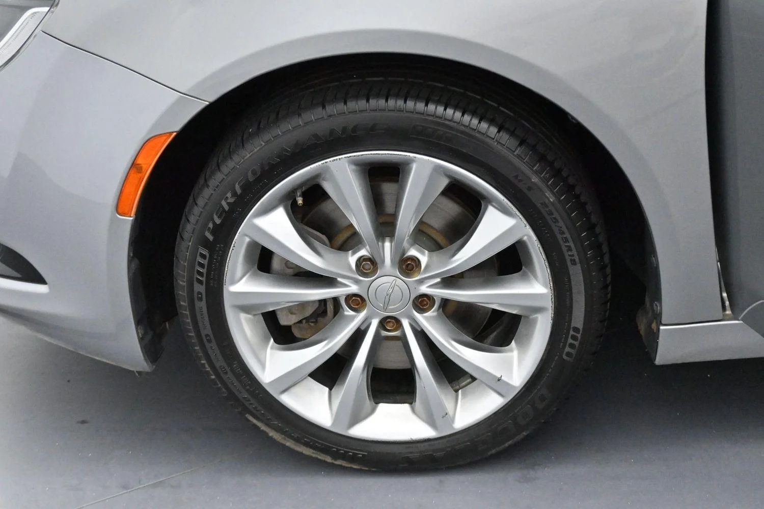 Used 2015 Billet Silver Metallic Clearcoat Chrysler S image 31