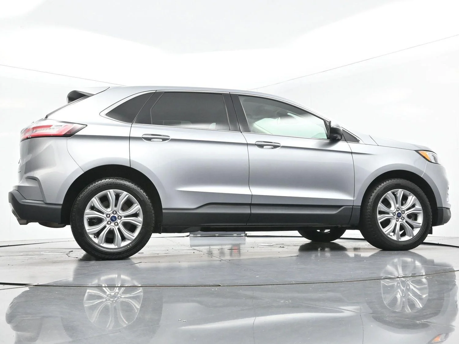 Used 2022 Iconic Silver Ford Titanium image 57