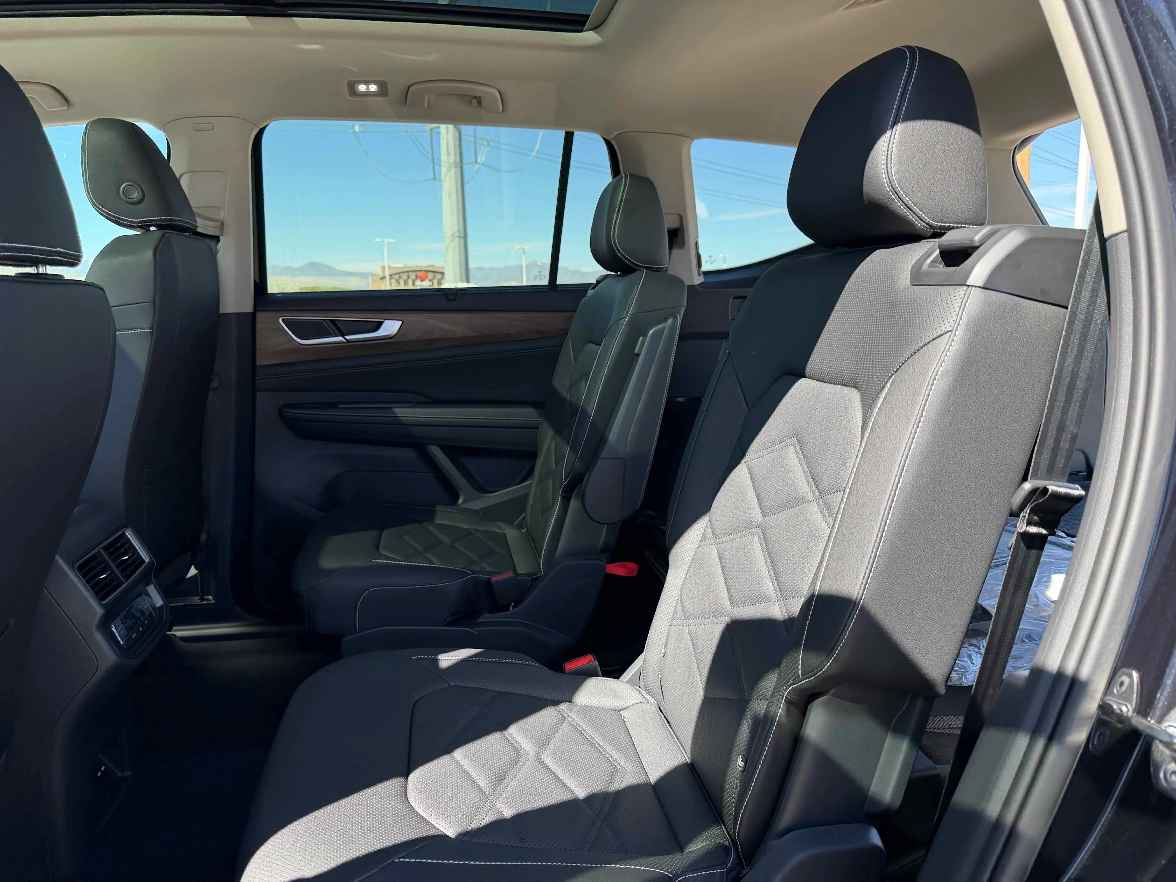 New 2026 Deep Black Volkswagen 2.0T SE w/Technology image 27