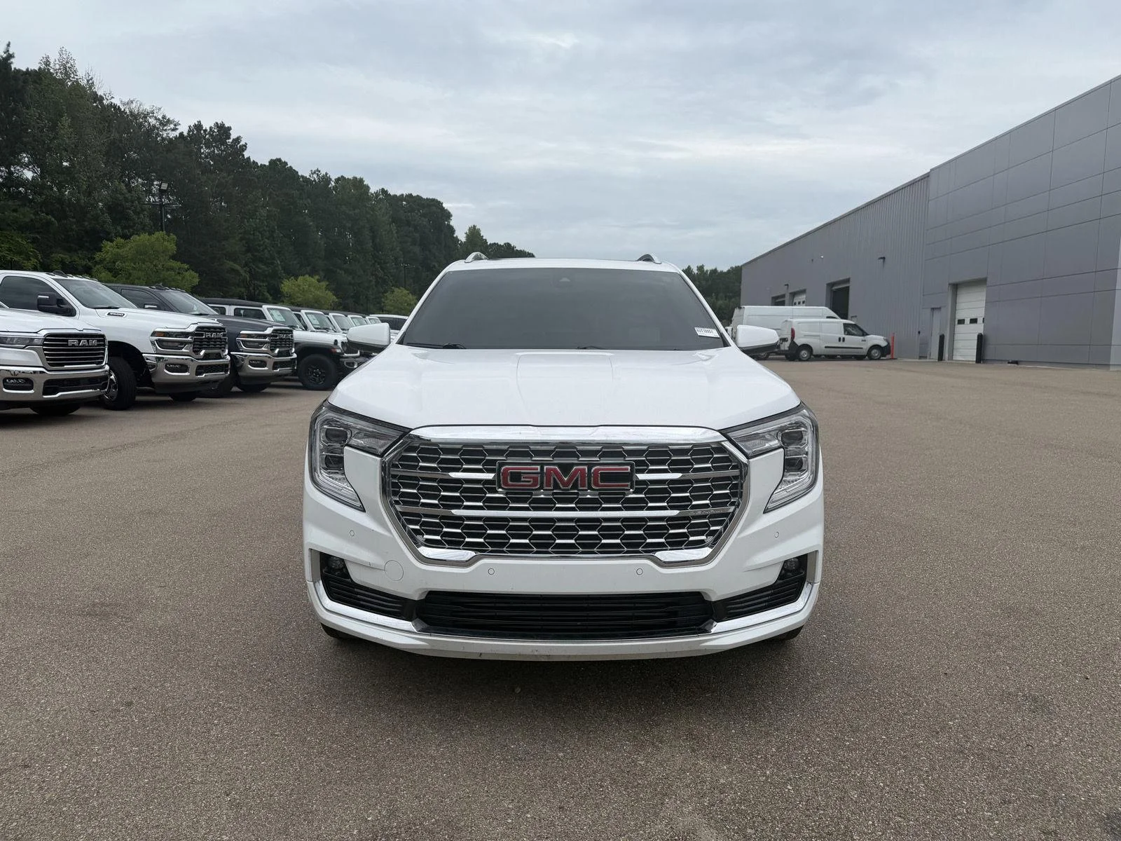 Used 2024 Summit White GMC Denali image 2