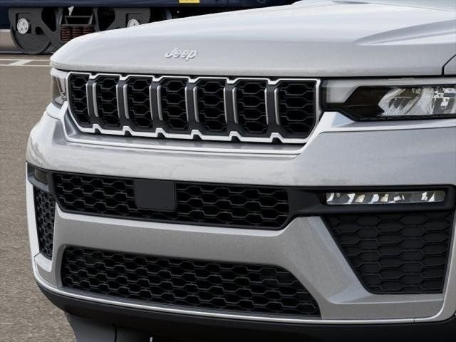 New 2026 Silver Zynith Exterior Paint Jeep Limited image 28