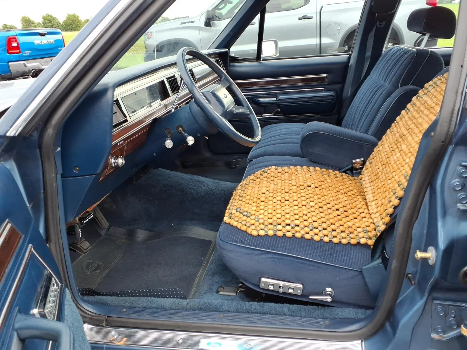 Used 1986 Blue Ford Crown Victoria image 8