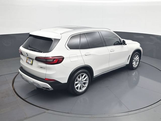 Used 2021 White BMW xDrive40i image 17