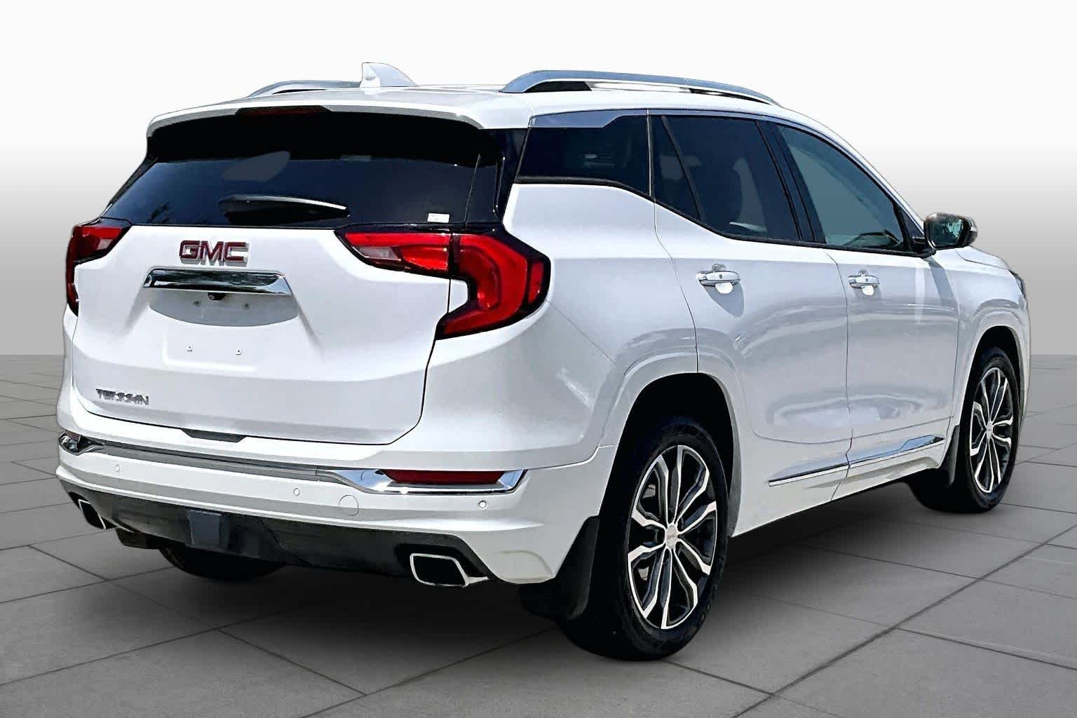 Used 2020 White Frost Tricoat GMC Denali image 13