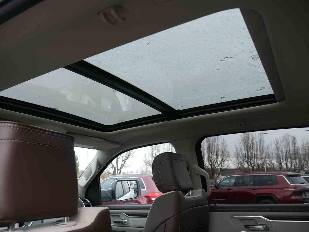 New 2026 Bright White Clear-Coat Exterior Paint RAM LARAMIE image 20
