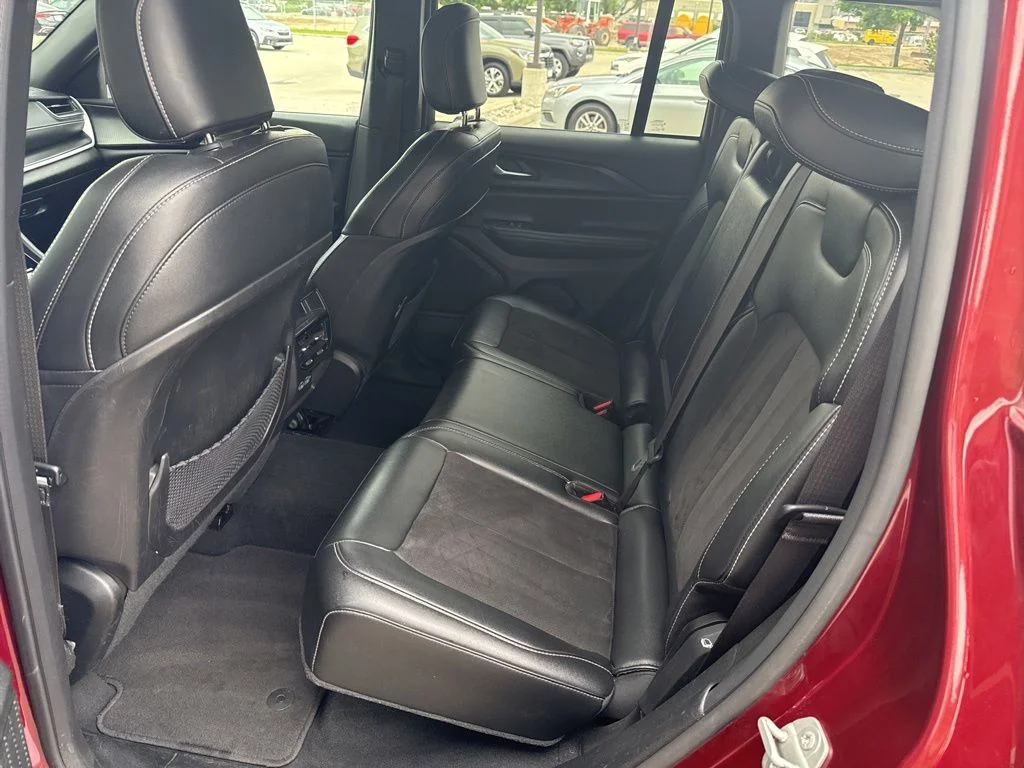Used 2024 Red Jeep Altitude image 17